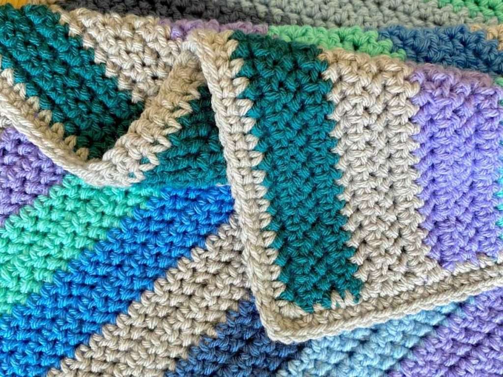 Close us of the double crochet border