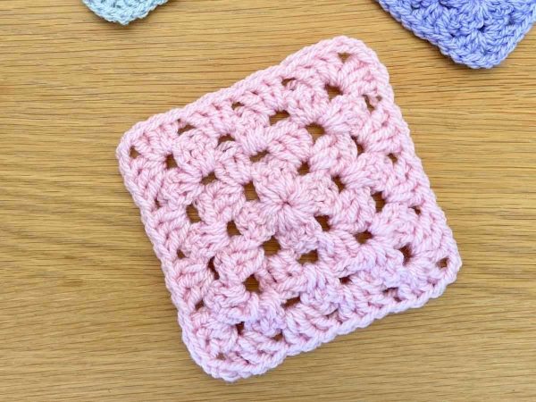 single colour granny square tutorial