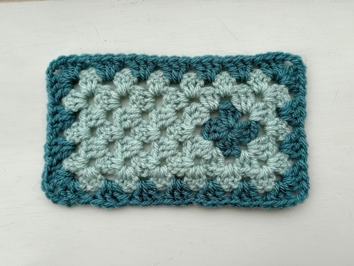 finished granny square to rectangle crochet pattern
